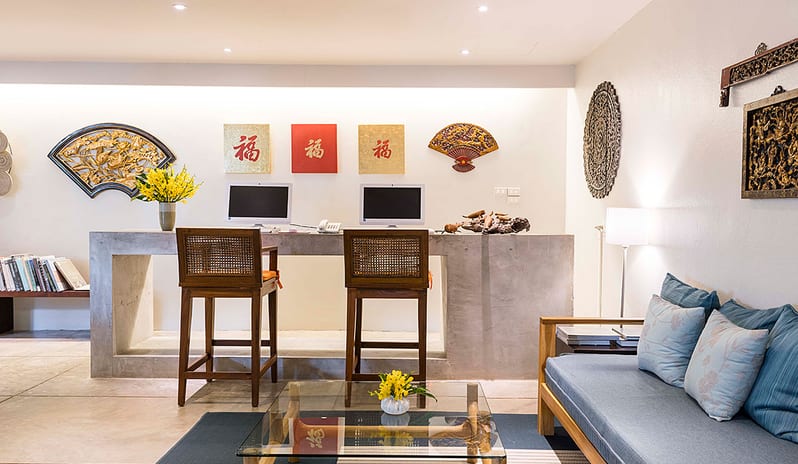 THE LIBRARY LOUNGE INTERIOR